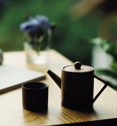 THE TEA LOUNGE